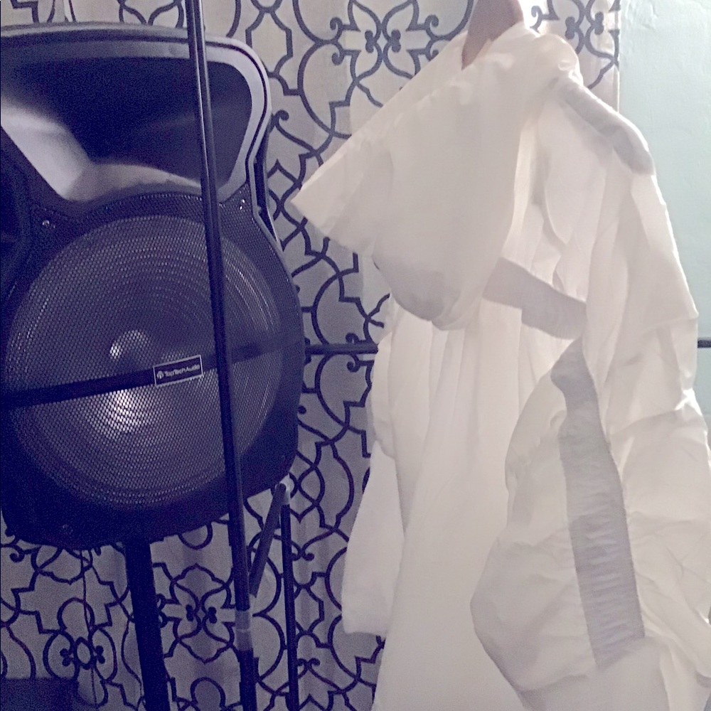 Brand New Adidas All White Modern Windbreaker. - Picture 3 of 4